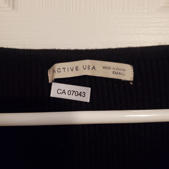 Black Front Twist Sweater - Picture 4 of 5